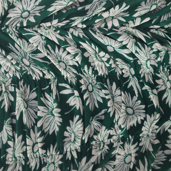 NWT SHIRRED BOHO FLORAL CAMI - Picture 4 of 5